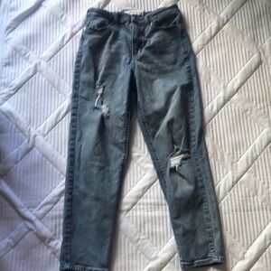 Indigo Rein Medium Wash Manufactured Distressed Jeans Size28. Stretchy Comfy